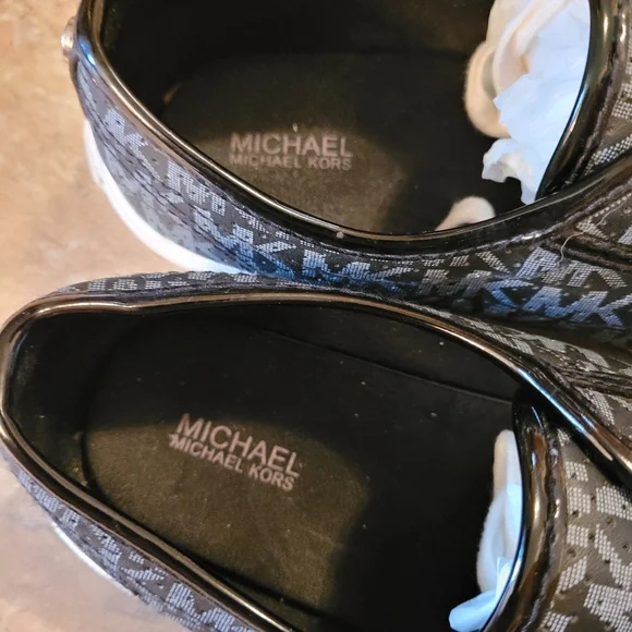 Michael Michael Kors Logo Fashion Sneaker size 5 - Picture 4 of 7